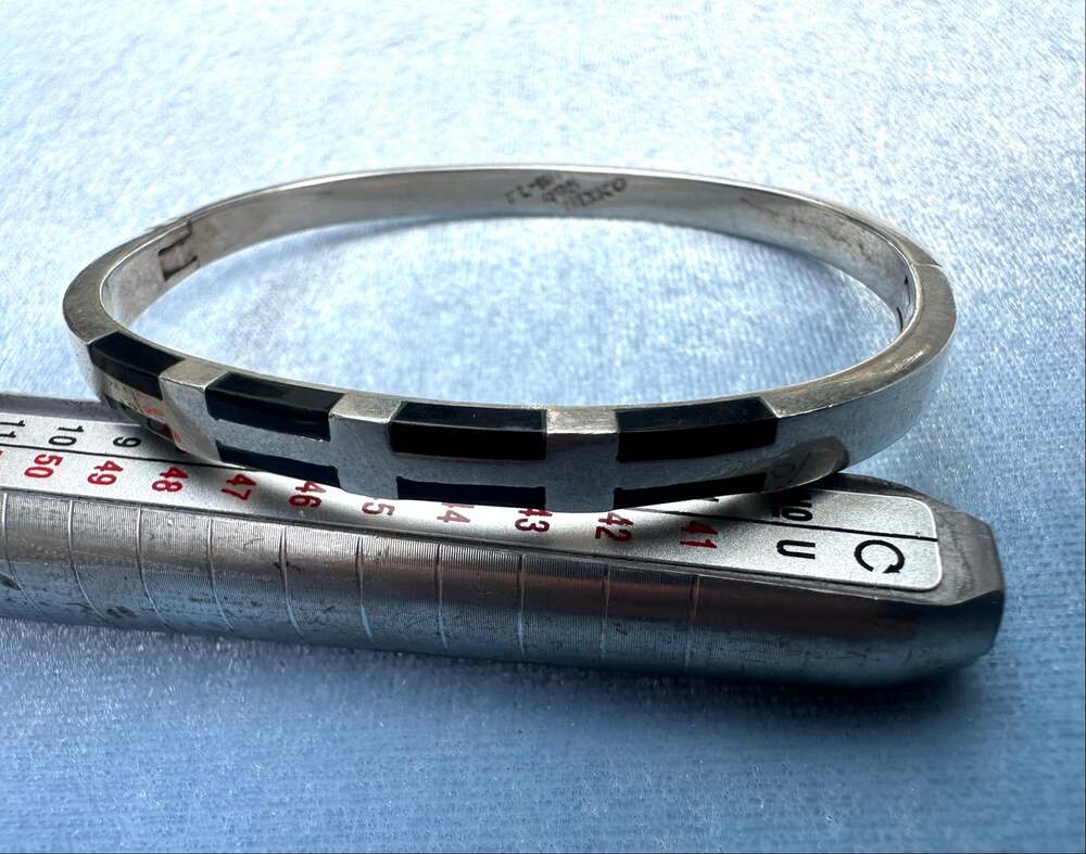 VTG Taxco Mexico Sterling Silver Black Onyx Inlay Hinged Bangle Bracelet TL-101